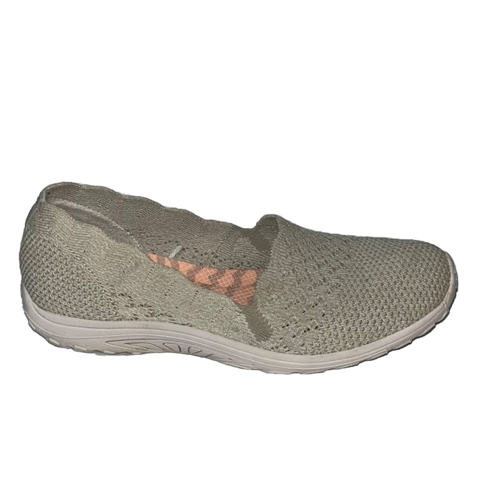Skechers Womens Reggae Beige SN 49182S Casual Slip On Shoes Sneakers Size 6.5